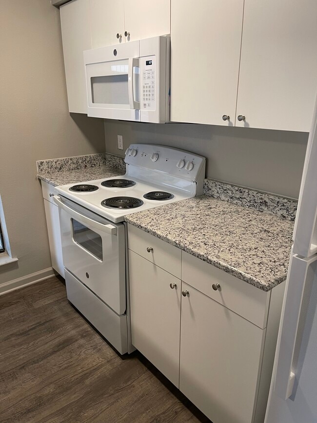 Building Photo - 500 First St