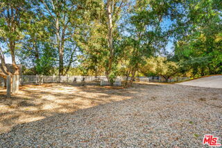 Building Photo - 9669 Oak Pass Rd