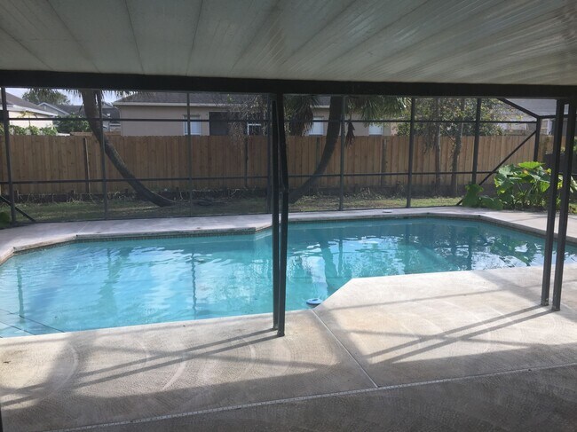 Building Photo - 4023 Stonehaven Rd