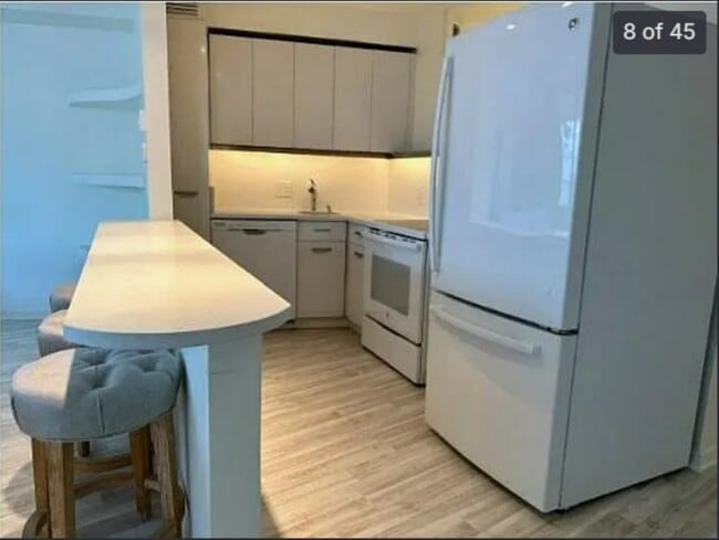 Photo - 300 N State St Apartment