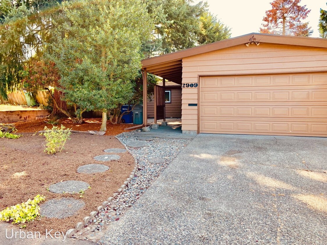 Primary Photo - 3 br, 1.5 bath House - 2909 SW 116th St
