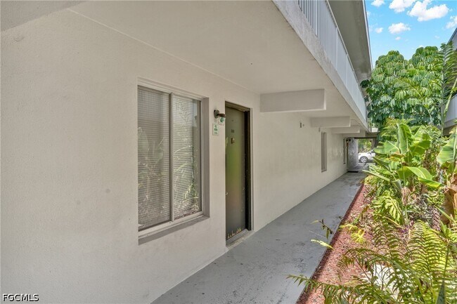 Building Photo - 1830 Maravilla Ave