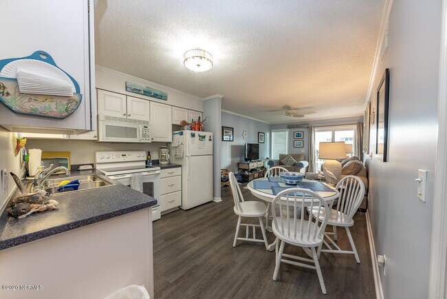 Building Photo - 2008 E Fort Macon Rd