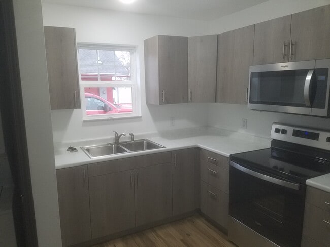 Foto del edificio - 229 N Main St
