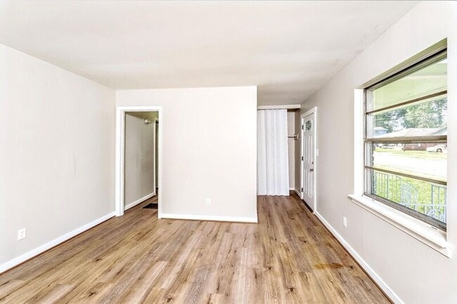 Building Photo - 1645 18th Way SW