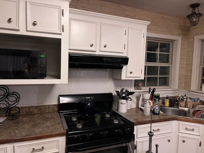 Foto del edificio - 5733 Barrett Ln