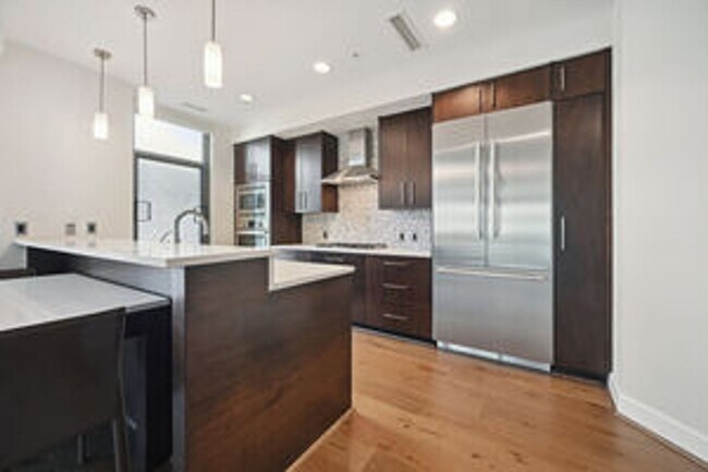 Building Photo - Luxury 2BR/ 2BA Condo in Downtown Bethesda...