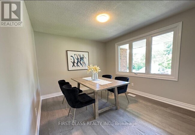 Photo du bâtiment - 576 Kortright Rd W