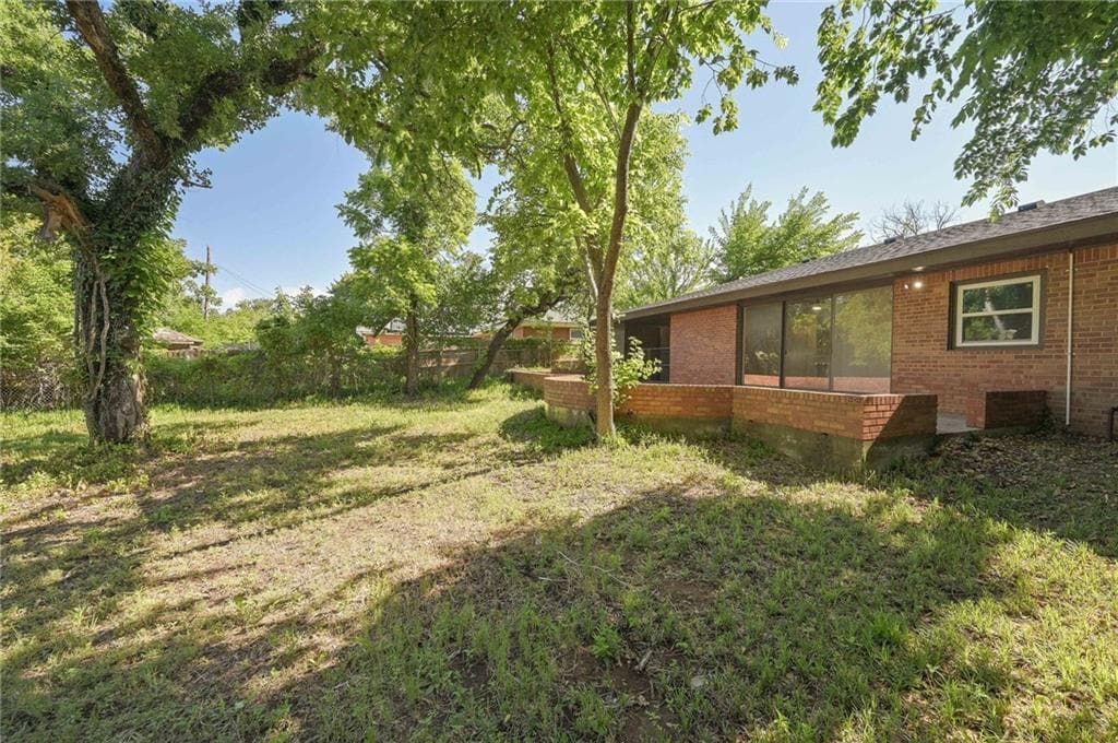 Foto principal - 4309 Woods Dr