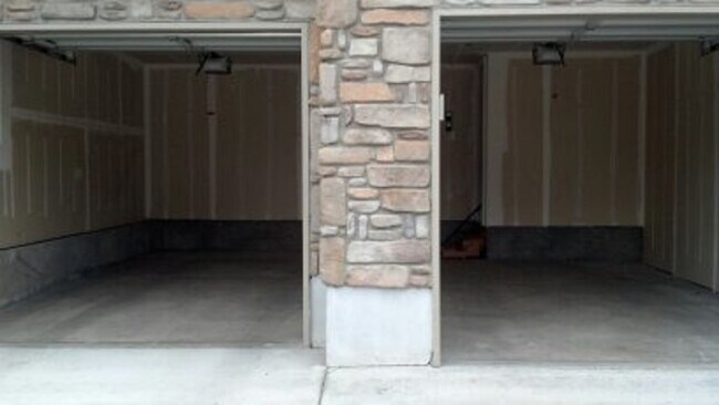 Building Photo - 6653 Ivy Gable Dr