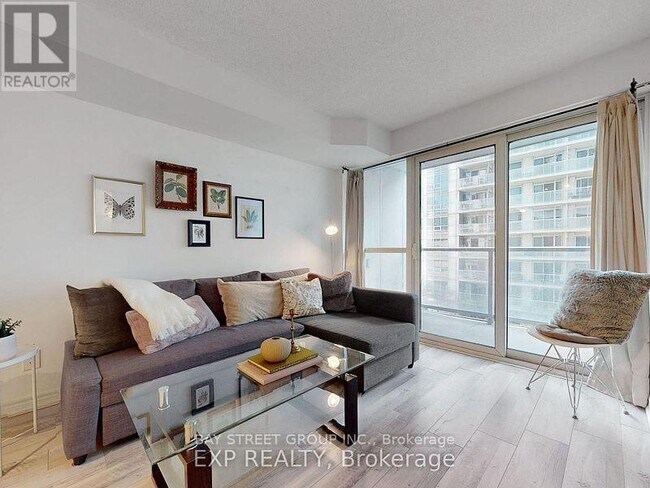 Photo du bâtiment - 763-763 Bay St.