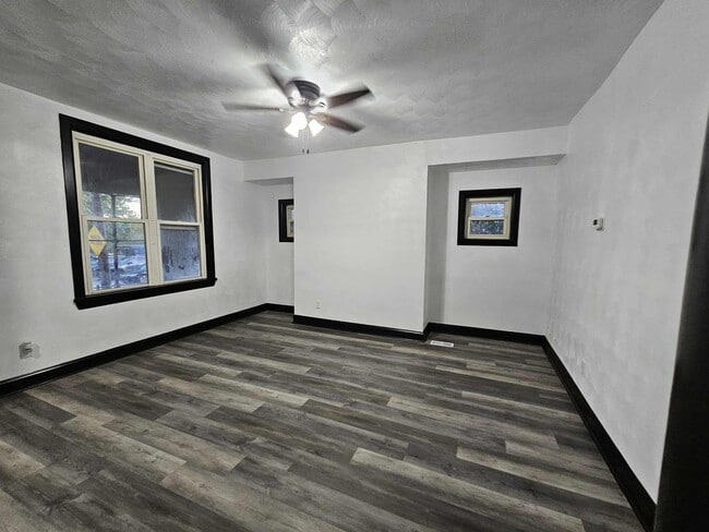 Building Photo - Charming 4 Bedroom 1 Bathroom Home for Rent!