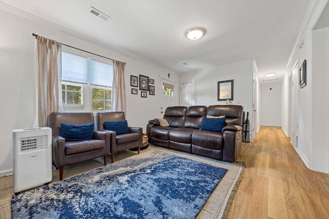 Foto del edificio - Now Showing for August 6th Move-In