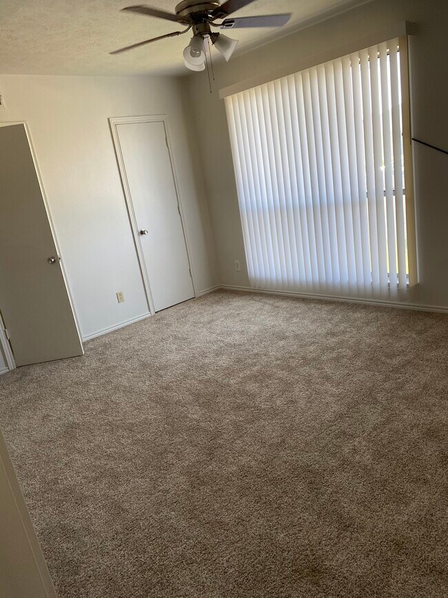 Master bedroom - 3619 Hopetown Dr