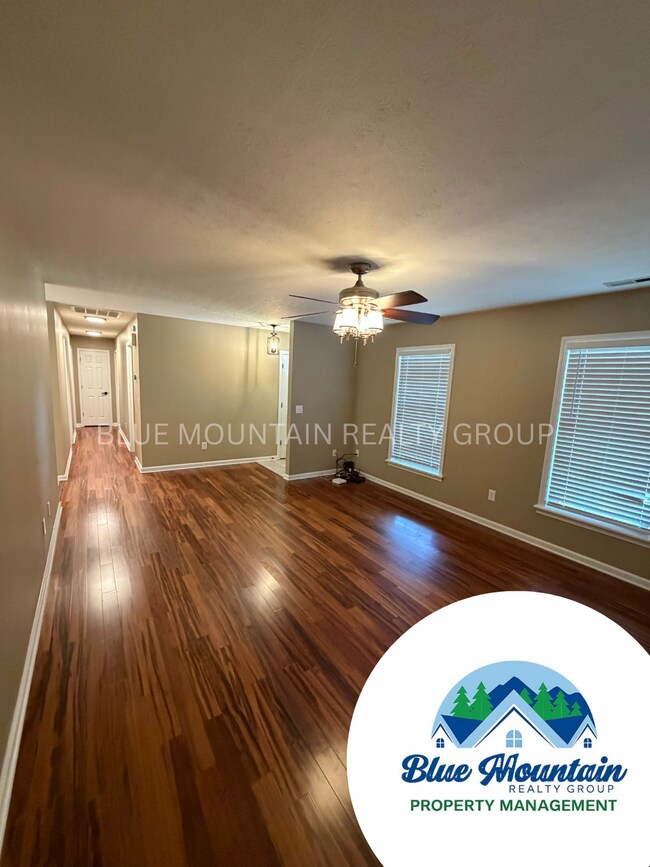 Building Photo - Canton - Easy commute to Asheville only 23 minutes