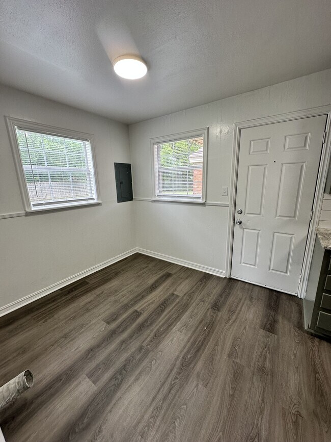 Foto del edificio - 4309 Springlake Dr