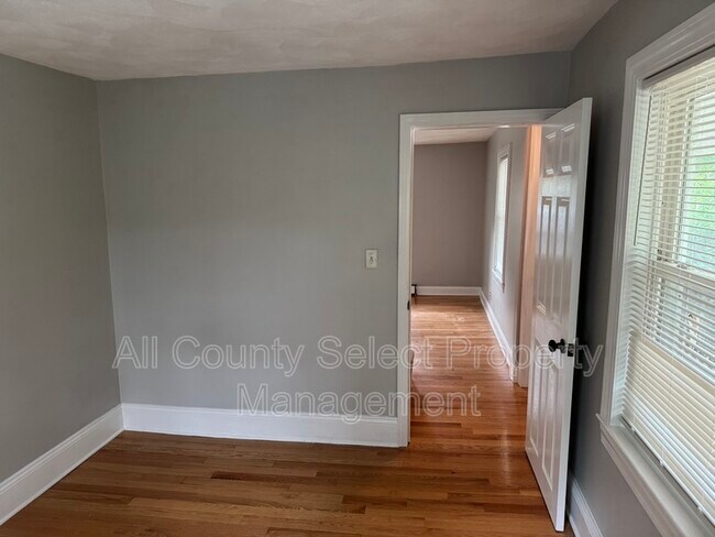 Building Photo - 42 Elijah St