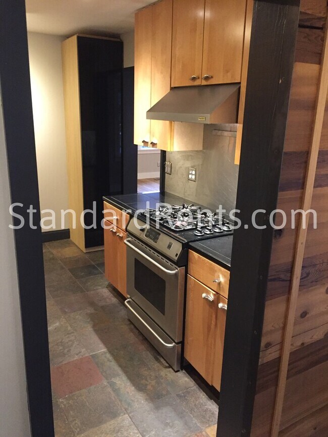 Foto del edificio - Updated West Midtown Bungalow