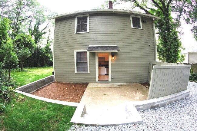 Building Photo - 391 Pinecrest Dr