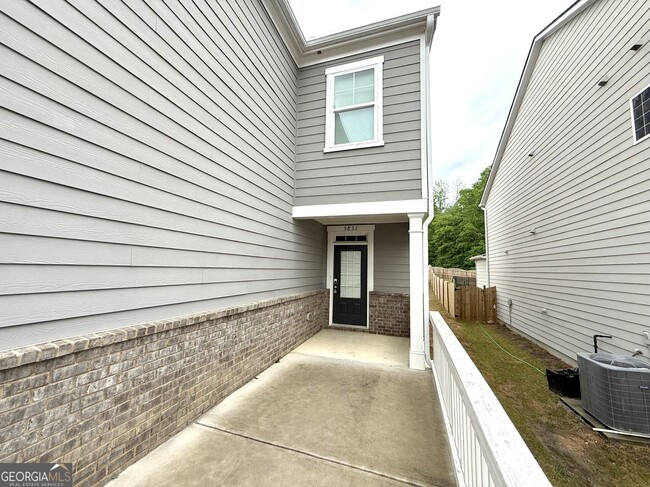 Foto del edificio - 5831 Screech Owl Dr
