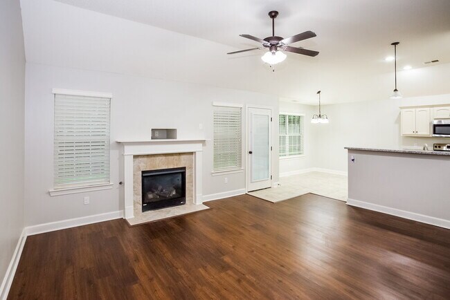 Foto del edificio - 3895 Farm Pond Cove W