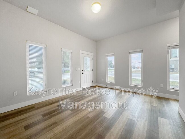 Foto del edificio - 8175 W Tudor Ln