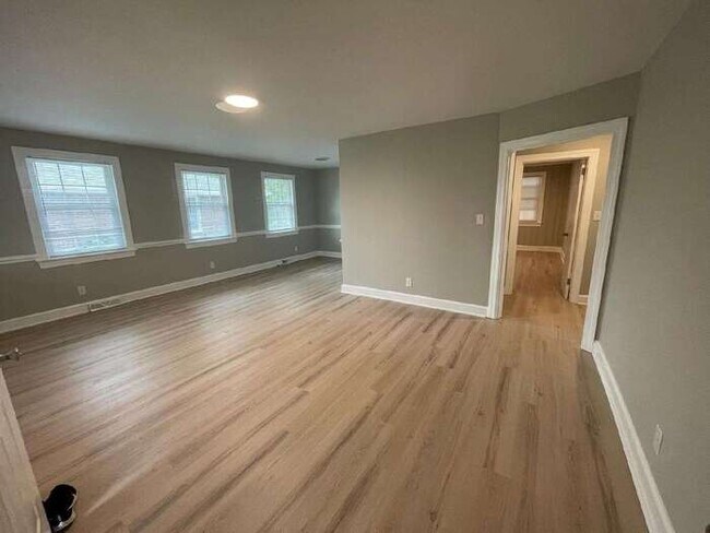 Foto del edificio - 3 Bedroom 1 Bath Totally Renovated Propoerty.