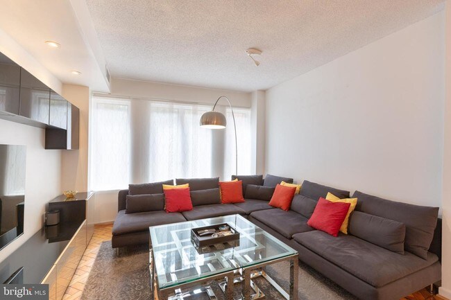 Foto del edificio - 1045 31st St NW