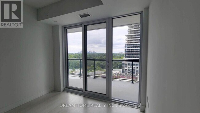 Photo du bâtiment - 30 Inn On The Pk Dr