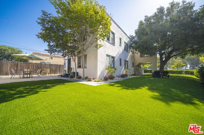 Building Photo - 1083 S Rimpau Blvd