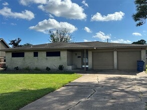 Building Photo - 1905 19th Ave N