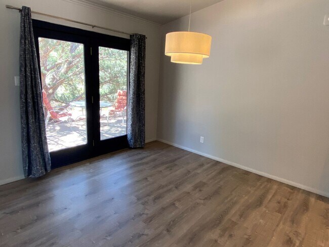Foto del edificio - HOUSE - OAK CREEK KNOLLS