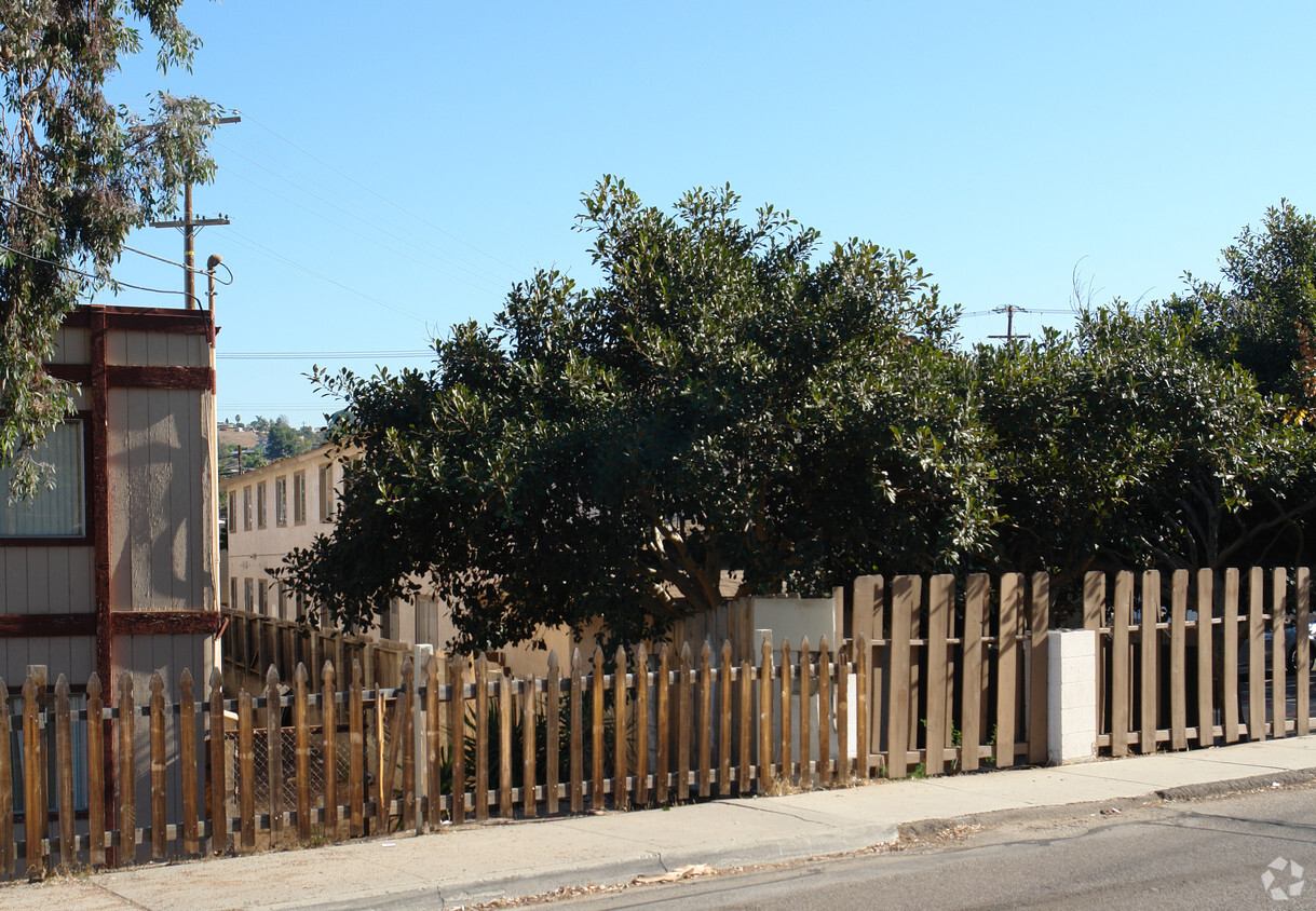 Building Photo - 121 Azalea Dr