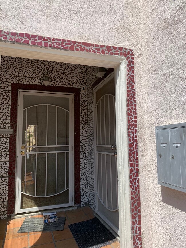 Building Photo - 824 S Curson Ave