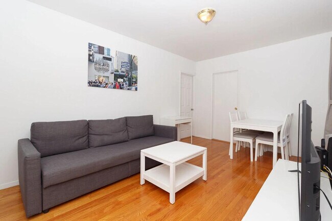 Foto del edificio - 315 E 95th St
