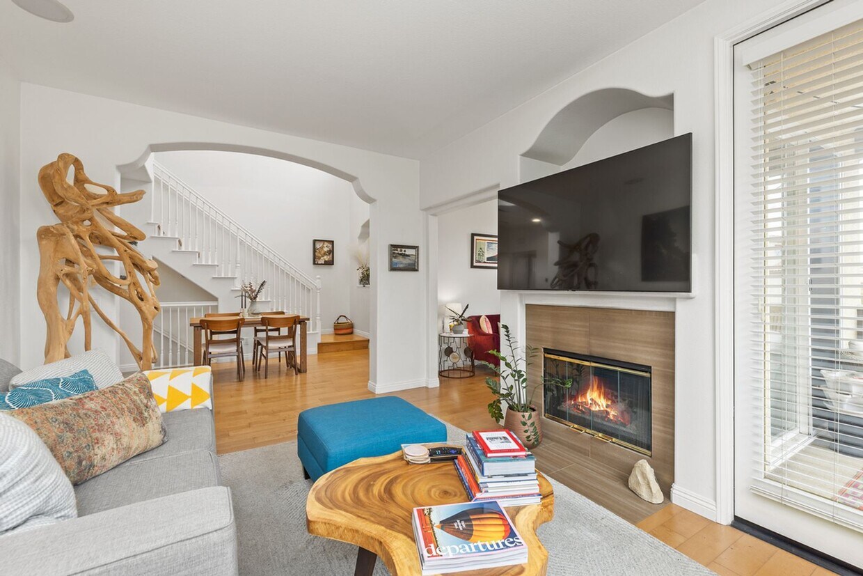 Primary Photo - Lovely 2+ Bedroom, 2 Bathroom Townhome in ...