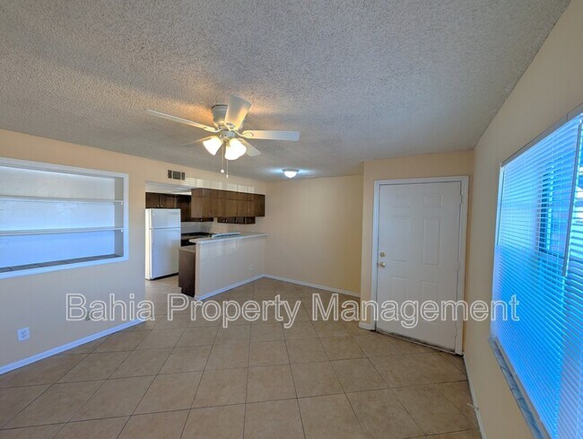 Foto del edificio - 6415 S Roberts Ave