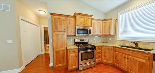 Building Photo - 2126 Little Kitten Ave