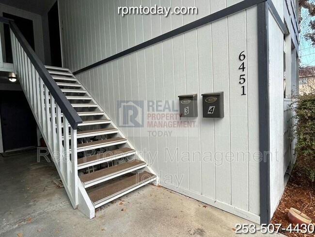 Building Photo - 6451 S Stevens St