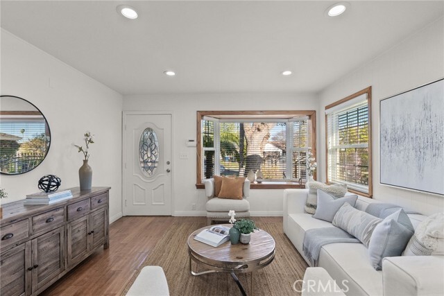 Foto del edificio - 6313 Bluebell Ave