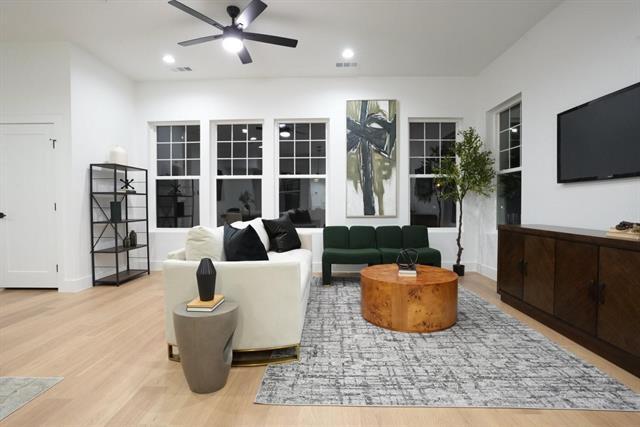 Foto del edificio - 629 N Tyler St