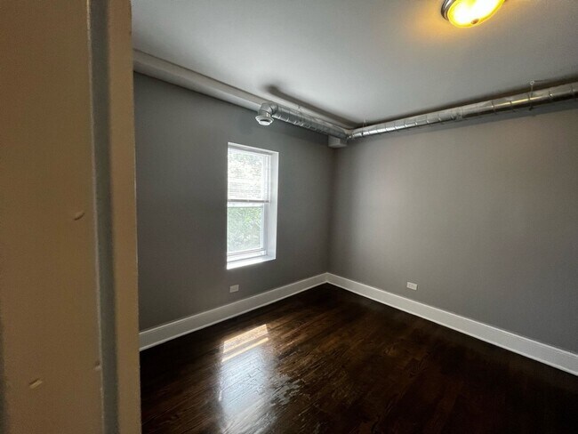 Building Photo - 7517 S Yale Ave