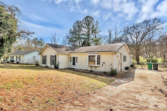 Building Photo - 8729 Timbercrest Cir