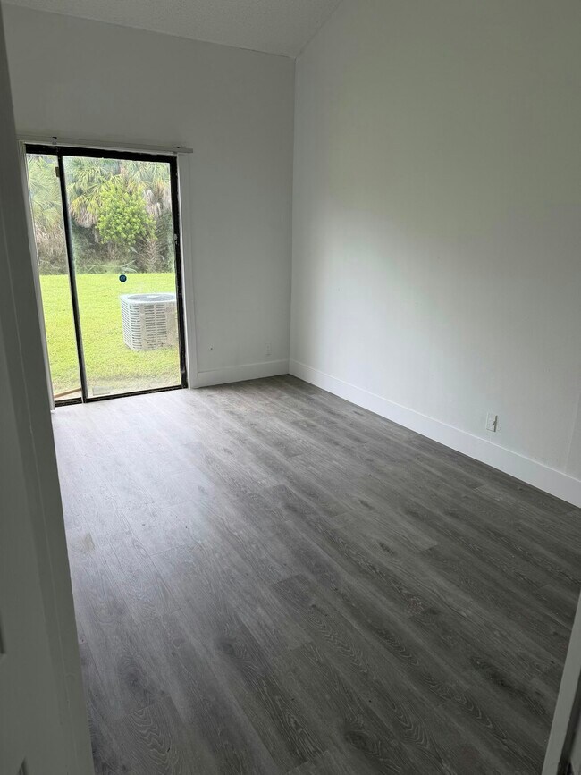 Foto del edificio - 2313 NW 55th Terrace