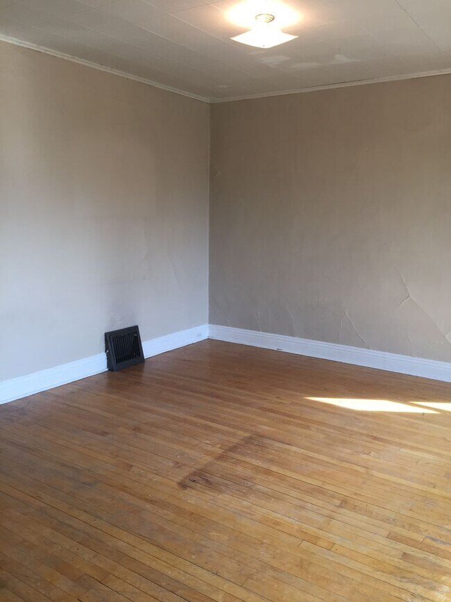 Foto del edificio - 1217 E 7th St