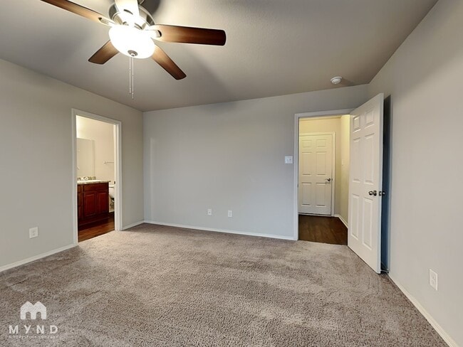Building Photo - 940 Pinehurst Loop