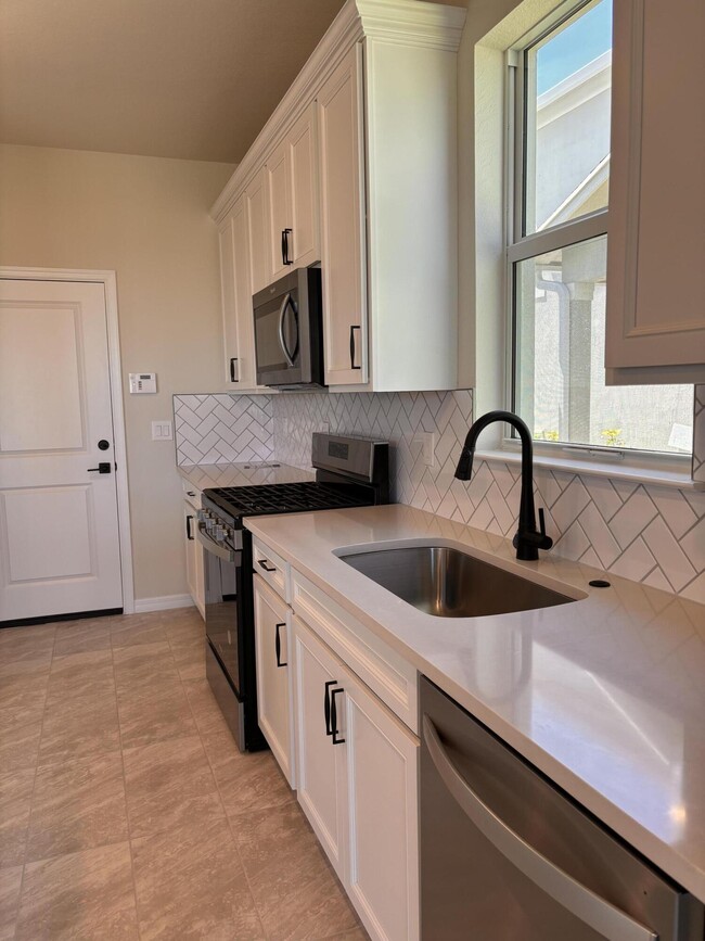 Building Photo - 12259 SW Myrtle Oak Dr