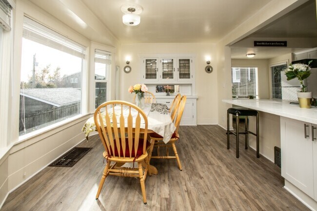 Foto del edificio - 2407 E Ward St