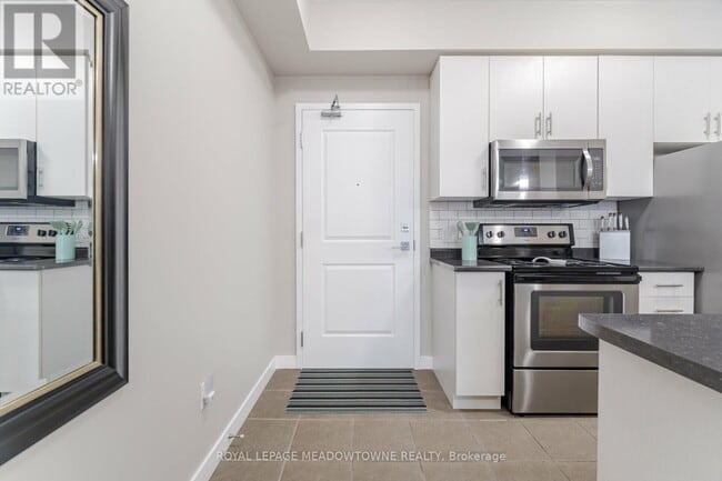 Photo du bâtiment - 406-2490 OLD BRONTE Rd