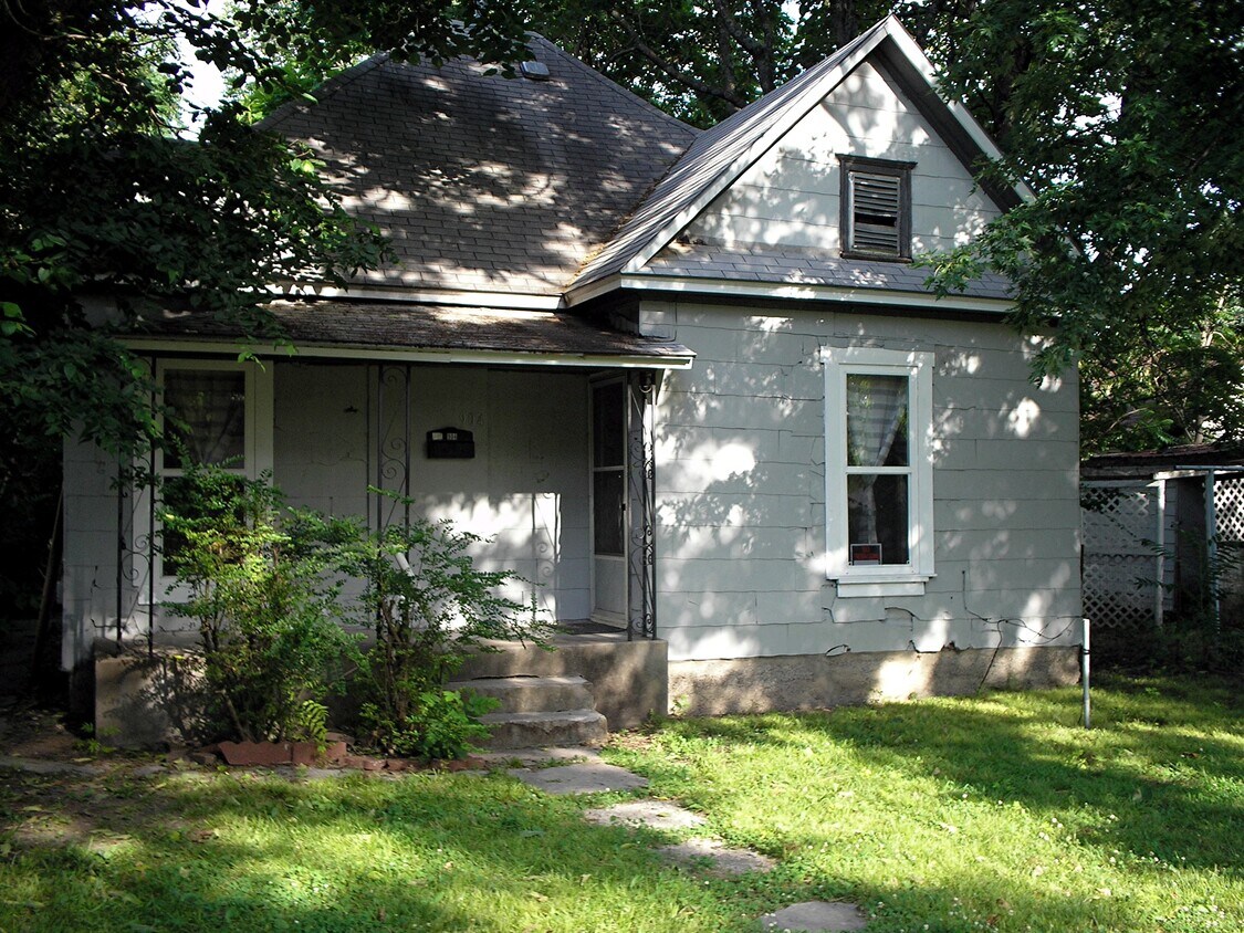 Primary Photo - 904 S Connor Ave